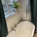 Tower Place - Walls - Hot Tub Feriehus