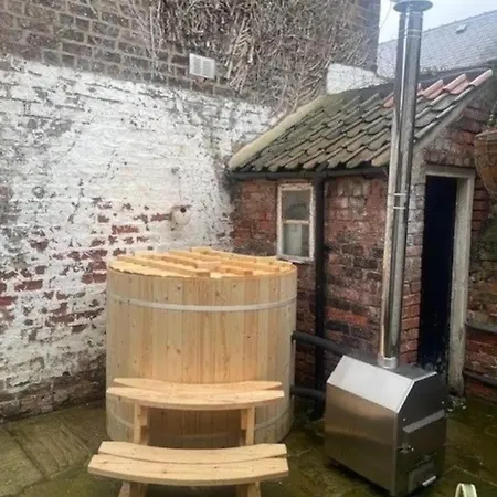 Feriehus Tower Place - Walls - Hot Tub York