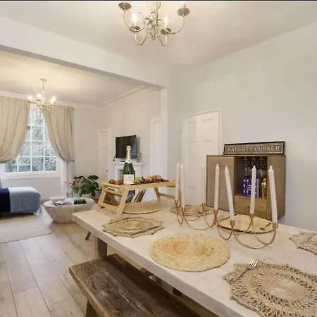 Tower Place - Walls - Hot Tub York