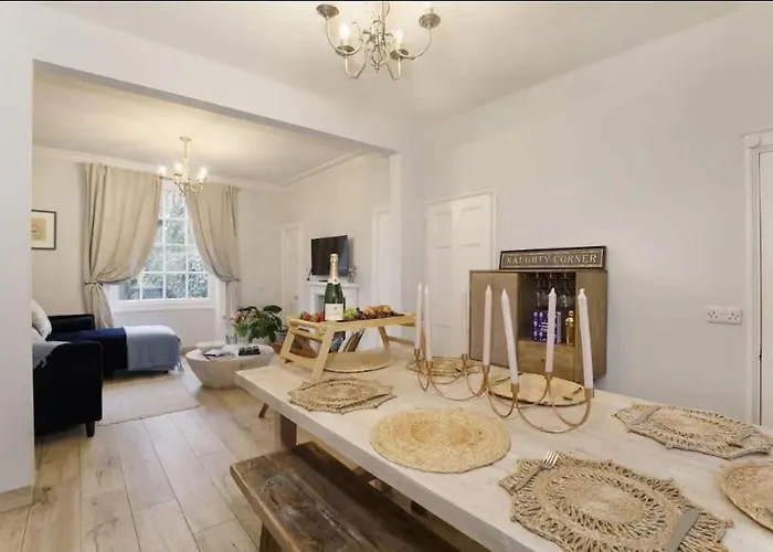 Tower Place - Walls - Hot Tub York