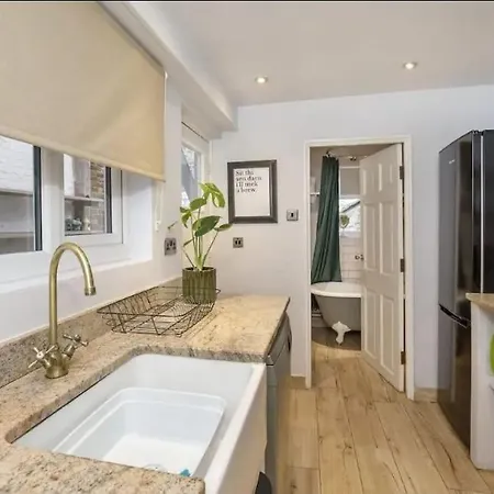 Tower Place - Walls - Hot Tub Holiday home